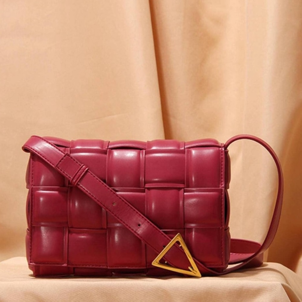Amazon | Woven’s Plaid Pillow Bag
